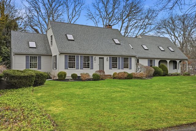 19 Nemasket Road, Falmouth, MA 02540