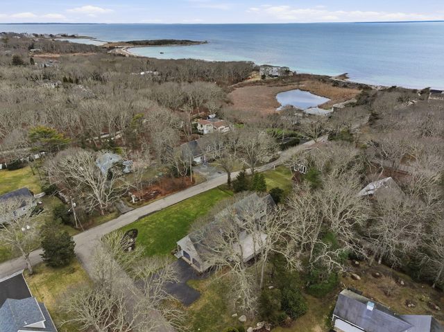 19 Nemasket Road, Falmouth, MA 02540