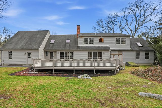 19 Nemasket Road, Falmouth, MA 02540
