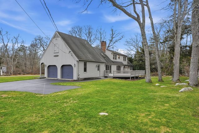 19 Nemasket Road, Falmouth, MA 02540