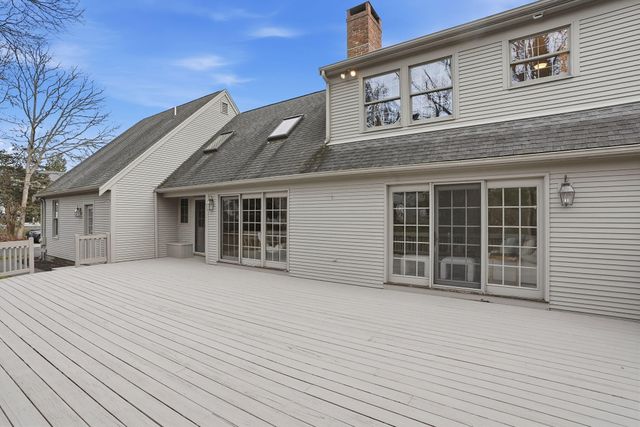 19 Nemasket Road, Falmouth, MA 02540