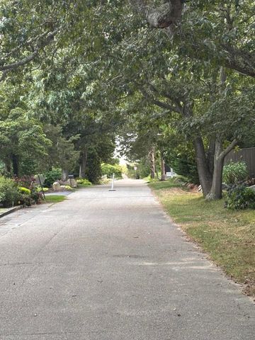 19 Nemasket Road, Falmouth, MA 02540