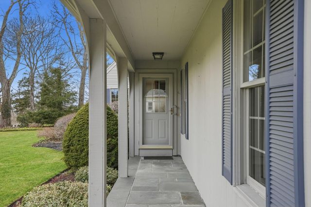 19 Nemasket Road, Falmouth, MA 02540