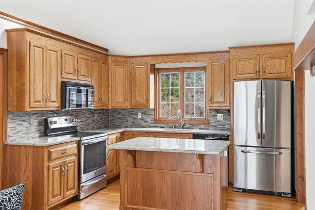 19 Nemasket Road, Falmouth, MA 02540