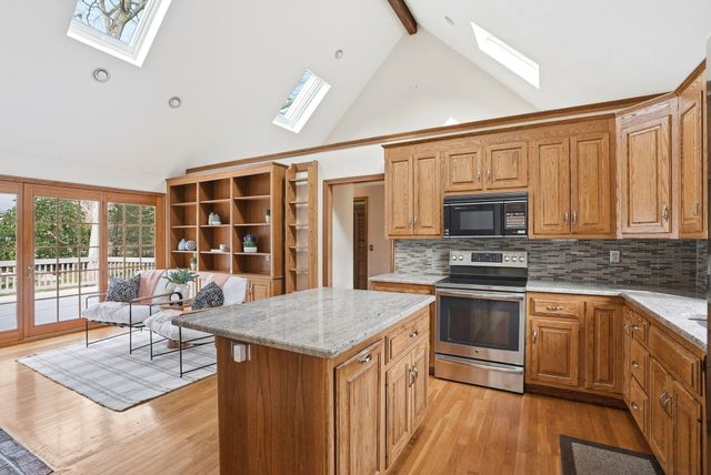 19 Nemasket Road, Falmouth, MA 02540