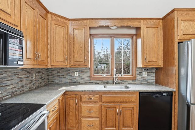 19 Nemasket Road, Falmouth, MA 02540