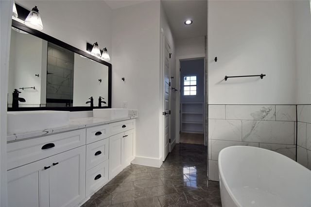 1902 Bay West Blvd BLVD, Horseshoe Bay, TX 78657