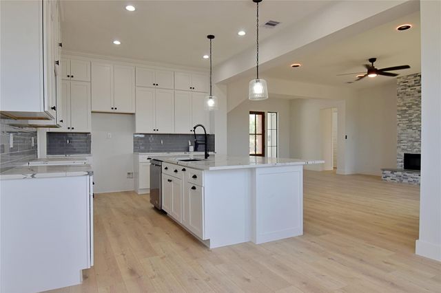 1902 Bay West Blvd BLVD, Horseshoe Bay, TX 78657