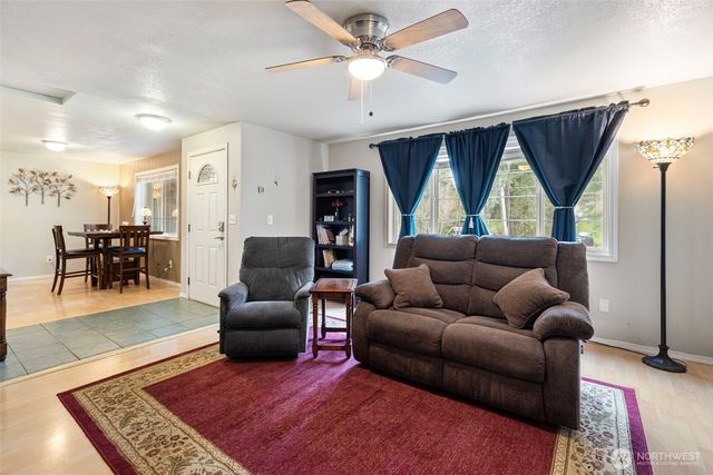 161 E Barnsby Place, Shelton, WA 98584