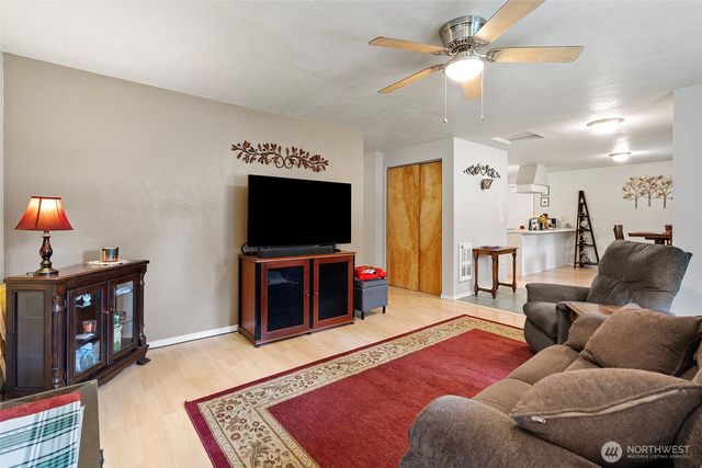 161 E Barnsby Place, Shelton, WA 98584