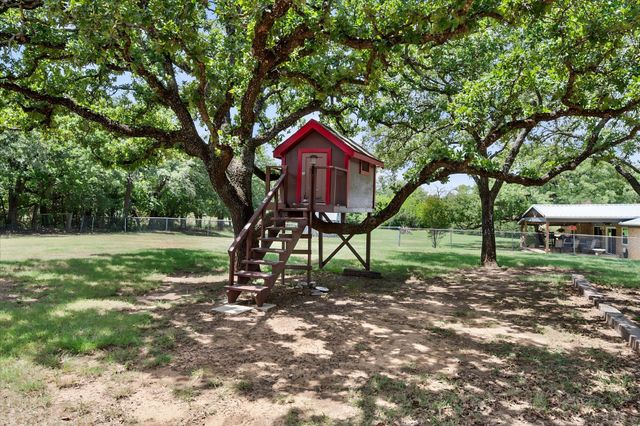 902 Greenbriar Drive, Joshua, TX 76058
