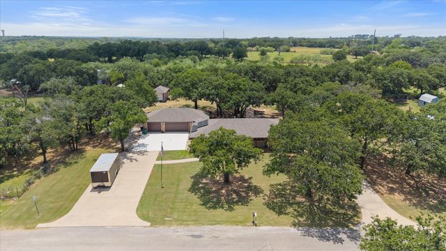 902 Greenbriar Drive, Joshua, TX 76058