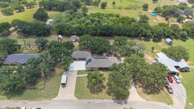 902 Greenbriar Drive, Joshua, TX 76058