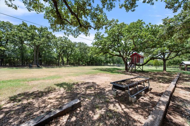 902 Greenbriar Drive, Joshua, TX 76058