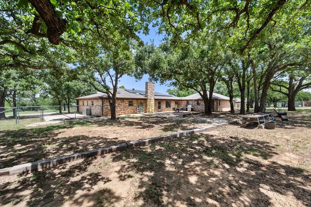 902 Greenbriar Drive, Joshua, TX 76058