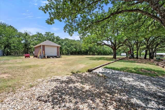902 Greenbriar Drive, Joshua, TX 76058