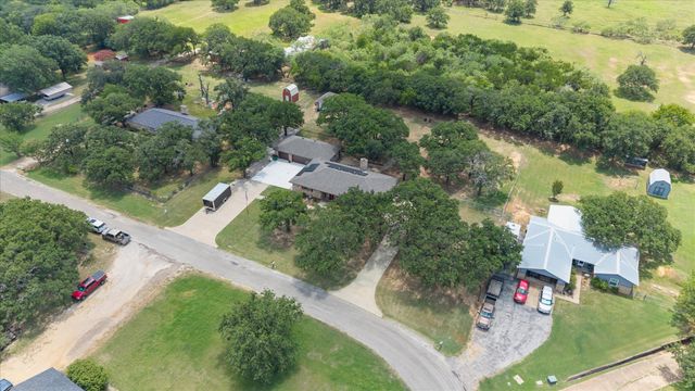 902 Greenbriar Drive, Joshua, TX 76058