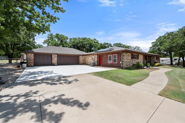 902 Greenbriar Drive, Joshua, TX 76058