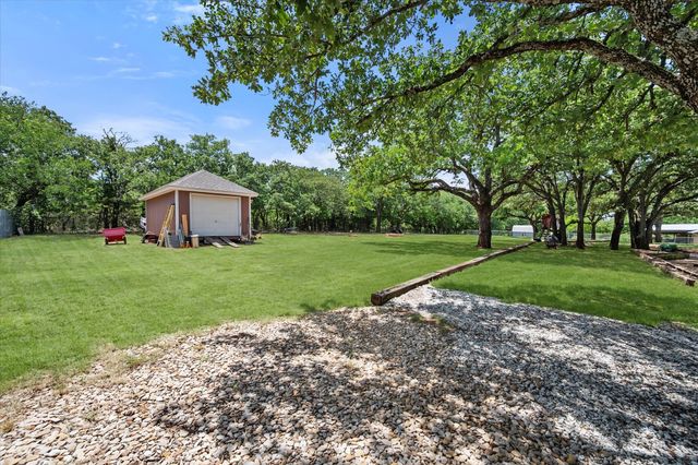 902 Greenbriar Drive, Joshua, TX 76058