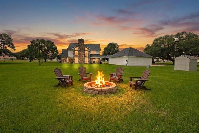 1022 Pearl Lane, Eagle Lake, TX 77434
