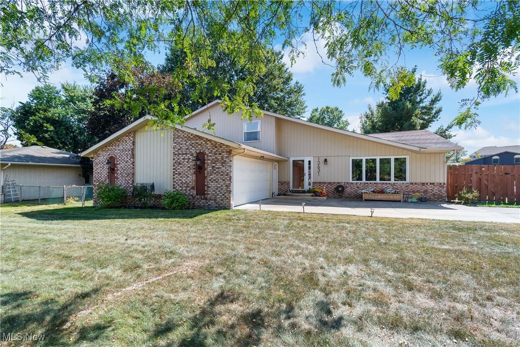 12631 Pinebrook Drive, North Royalton, OH 44133