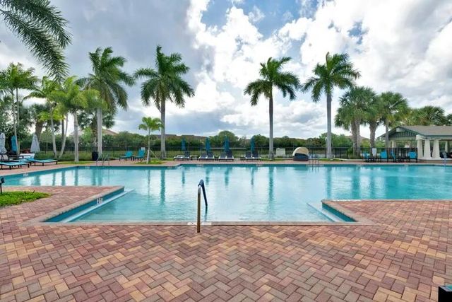 1740 San Benito Way 2, West Palm Beach, FL 33401