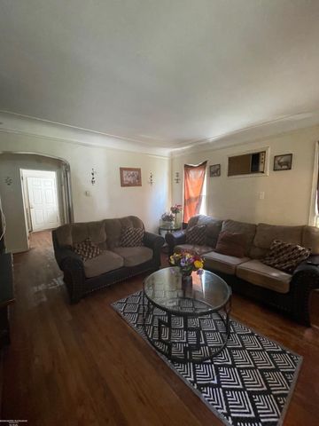 5570 Farmbrook Street, Detroit, MI 48224