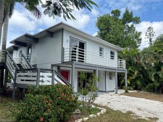 10925 Russell RD, Bokeelia, FL 33922