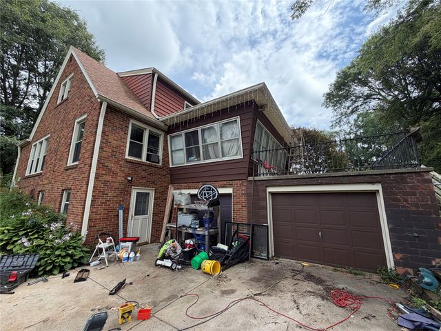 1612 Highview Drive, Des Moines, IA 50315