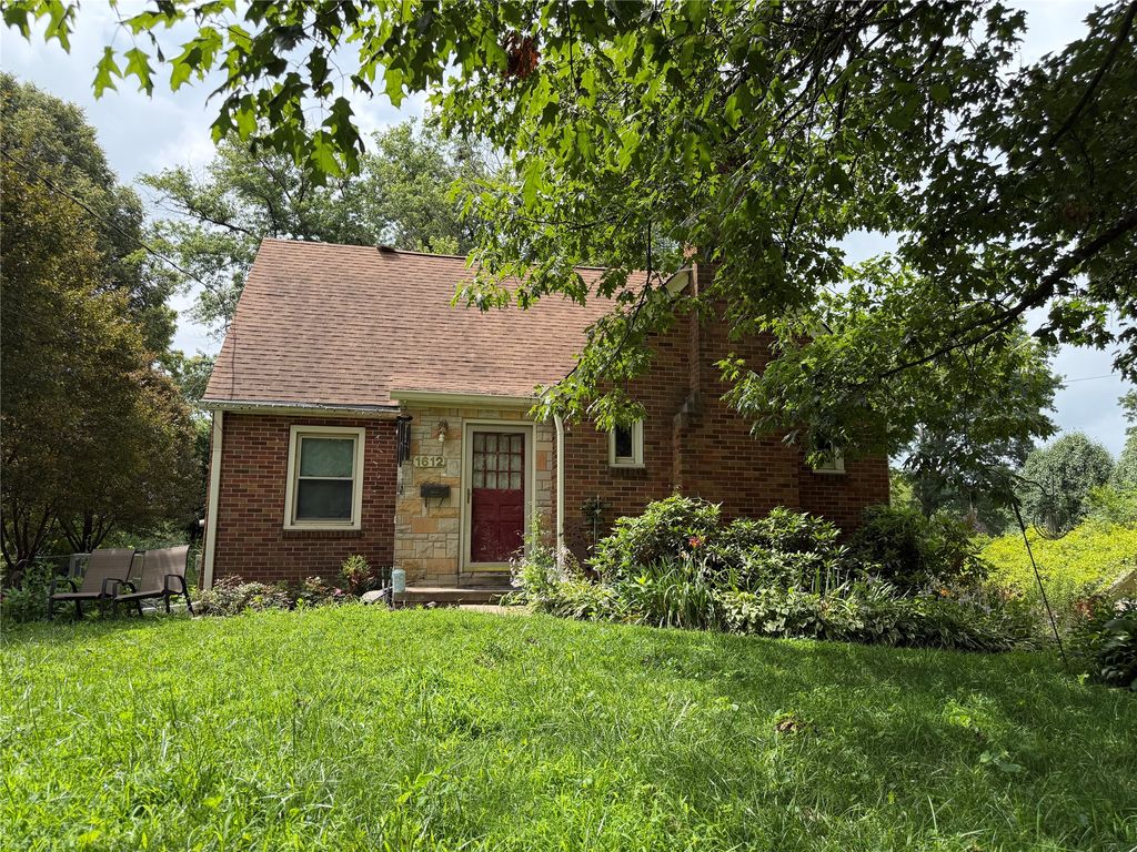 1612 Highview Drive, Des Moines, IA 50315