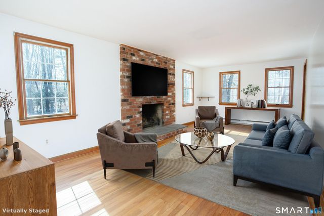 10 Shingle Mill Drive, Canton, CT 06019