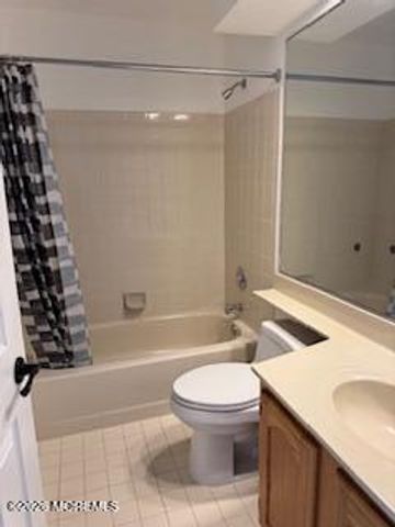 325 Towne Drive 11-5, Manalapan, NJ 07726