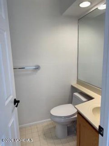 325 Towne Drive 11-5, Manalapan, NJ 07726