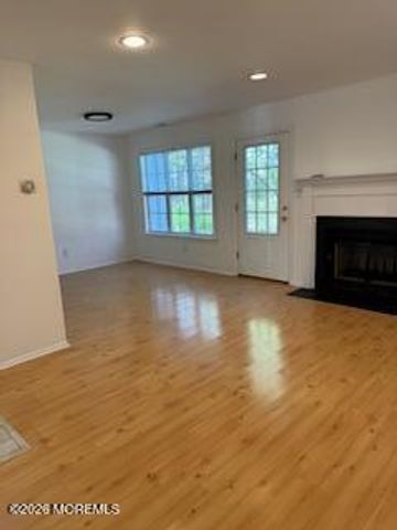 325 Towne Drive 11-5, Manalapan, NJ 07726