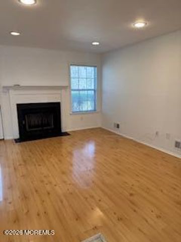 325 Towne Drive 11-5, Manalapan, NJ 07726