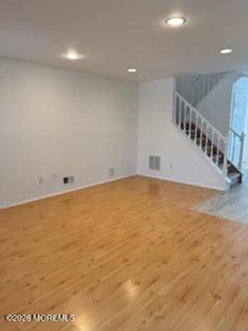 325 Towne Drive 11-5, Manalapan, NJ 07726