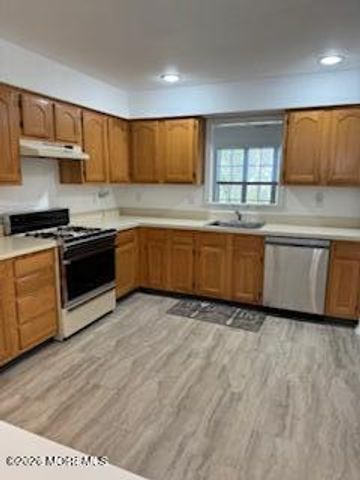 325 Towne Drive 11-5, Manalapan, NJ 07726