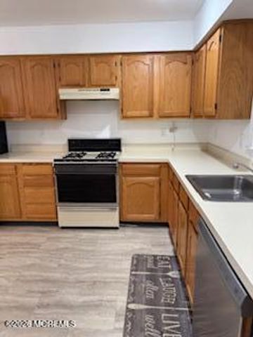 325 Towne Drive 11-5, Manalapan, NJ 07726