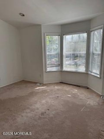 325 Towne Drive 11-5, Manalapan, NJ 07726