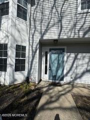 325 Towne Drive 11-5, Manalapan, NJ 07726