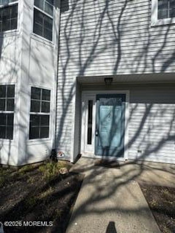 325 Towne Drive 11-5, Manalapan, NJ 07726