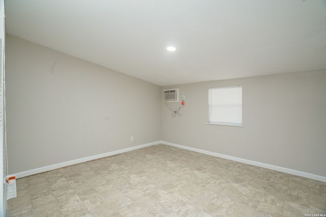 7019 GREENBERRY DR, San Antonio, TX 78227