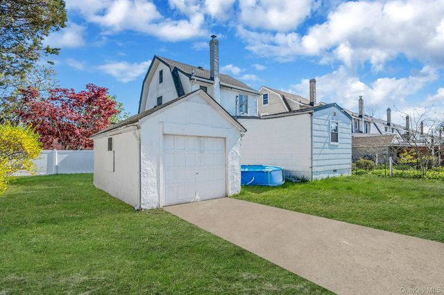 23 Evergreen Drive, Lindenhurst, NY 11757