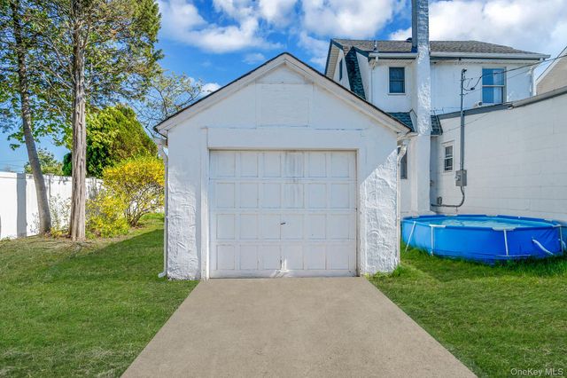 23 Evergreen Drive, Lindenhurst, NY 11757