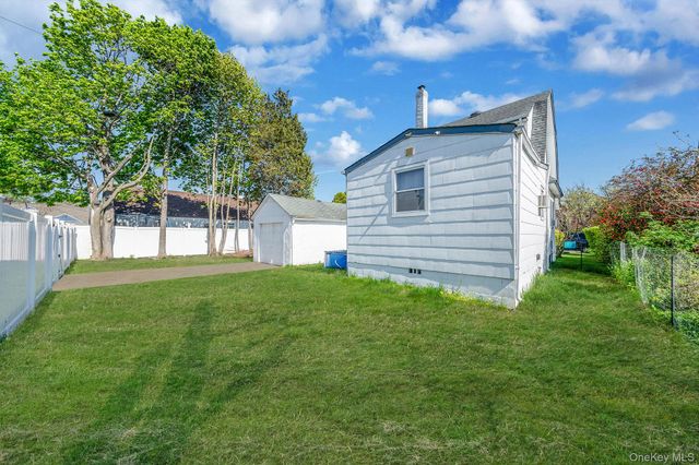 23 Evergreen Drive, Lindenhurst, NY 11757