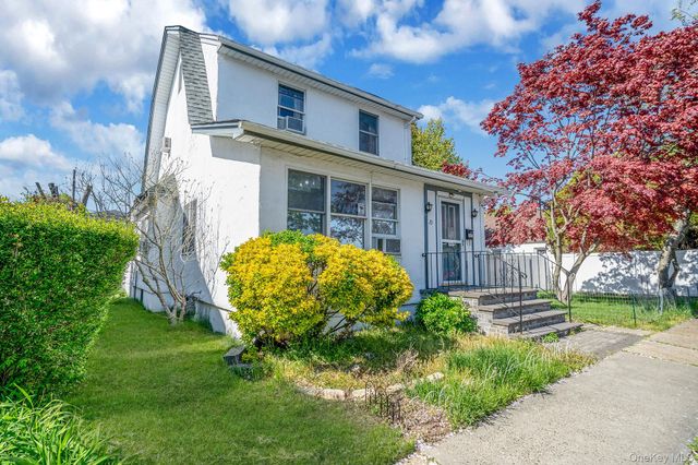 23 Evergreen Drive, Lindenhurst, NY 11757