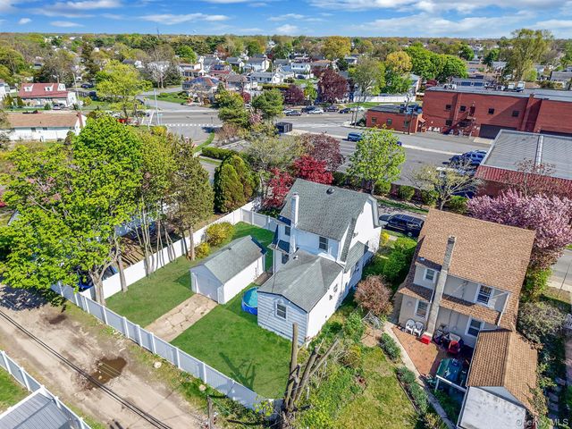 23 Evergreen Drive, Lindenhurst, NY 11757
