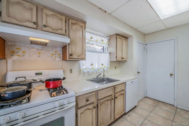 23 Evergreen Drive, Lindenhurst, NY 11757