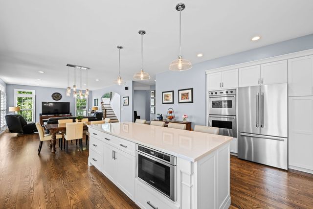 2733 N ELM Lane, Arlington Heights, IL 60004