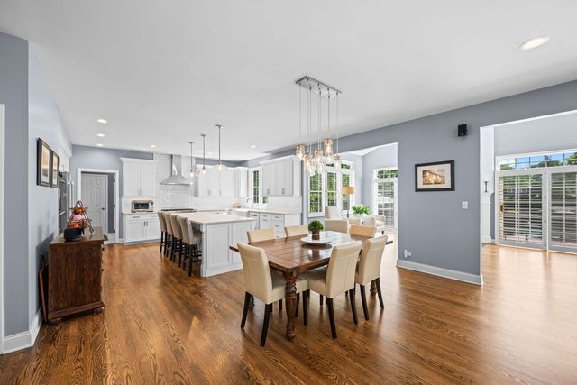 2733 N ELM Lane, Arlington Heights, IL 60004